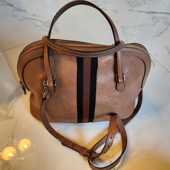 Gucci Handbags - ❤️SALE ❤️Beautiful Authentic Gucci Brown Leather Bag